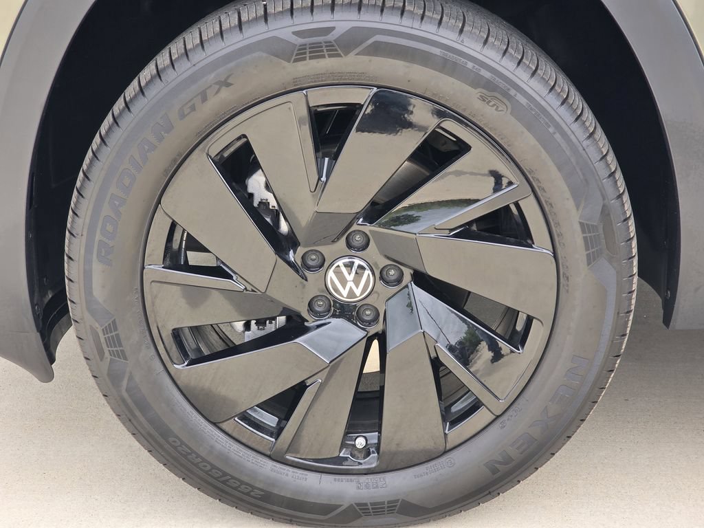 Certified 2026 Volkswagen Atlas SE FWD image 9