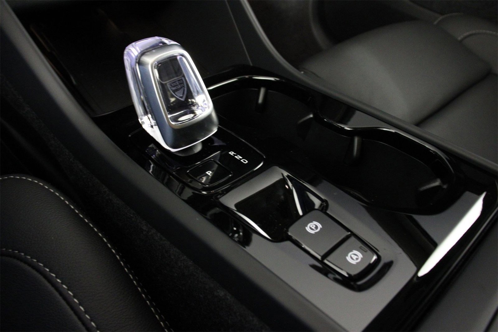 New 2025 Volvo XC40 B5 Ultra image 7