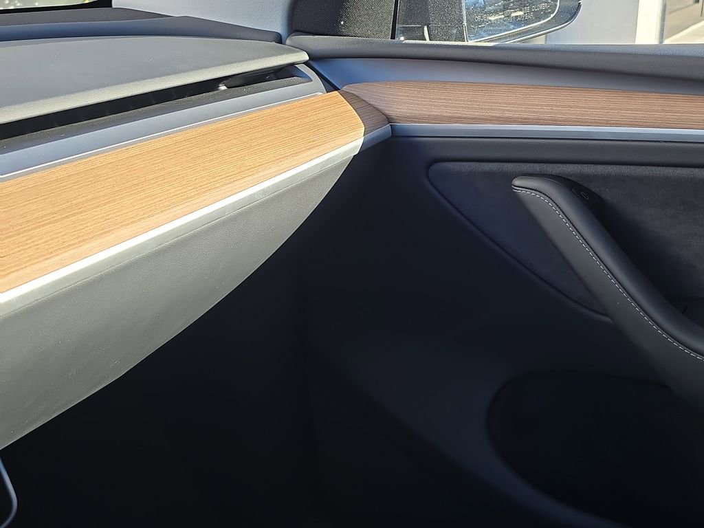 Used 2025 Tesla Model Y Long Range image 24