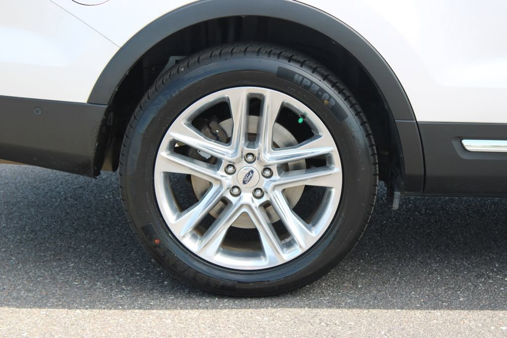 Used 2017 Ford Explorer Limited w/ Equipment Group 301A FWD image 13