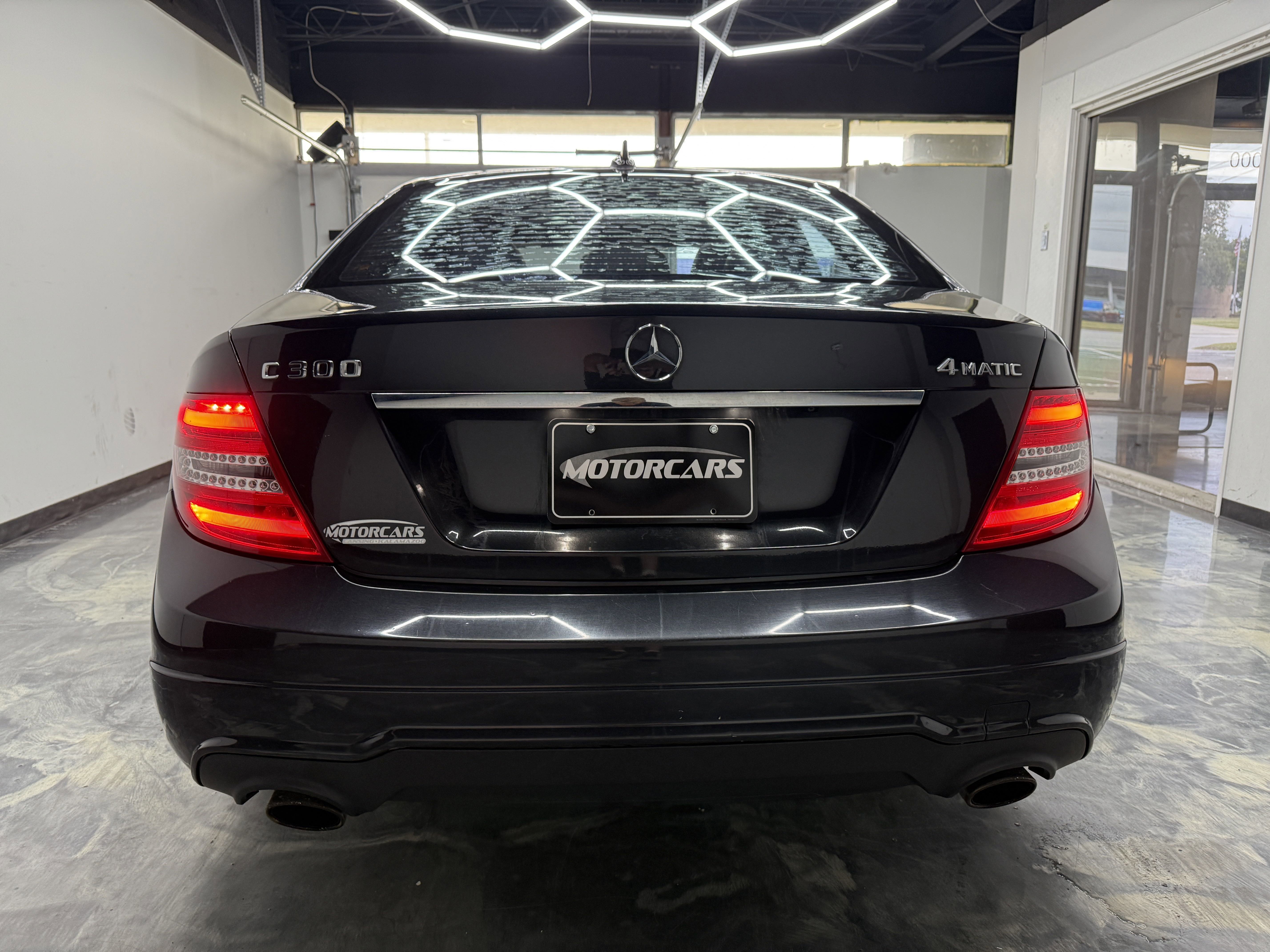 Used 2012 Mercedes-Benz C 300 4MATIC Sedan image 4