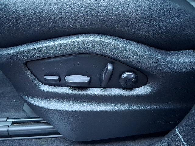 Certified 2024 Porsche Cayenne AWD/4WD image 17