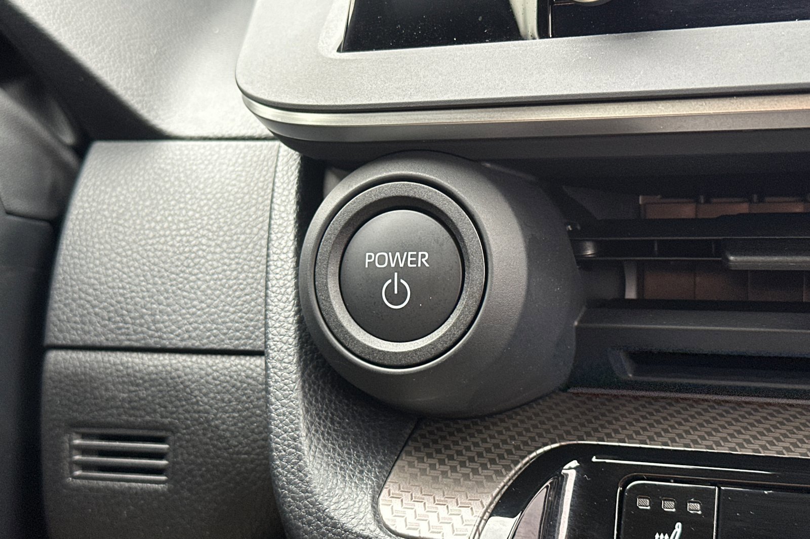 Used 2024 Toyota Prius LE image 22