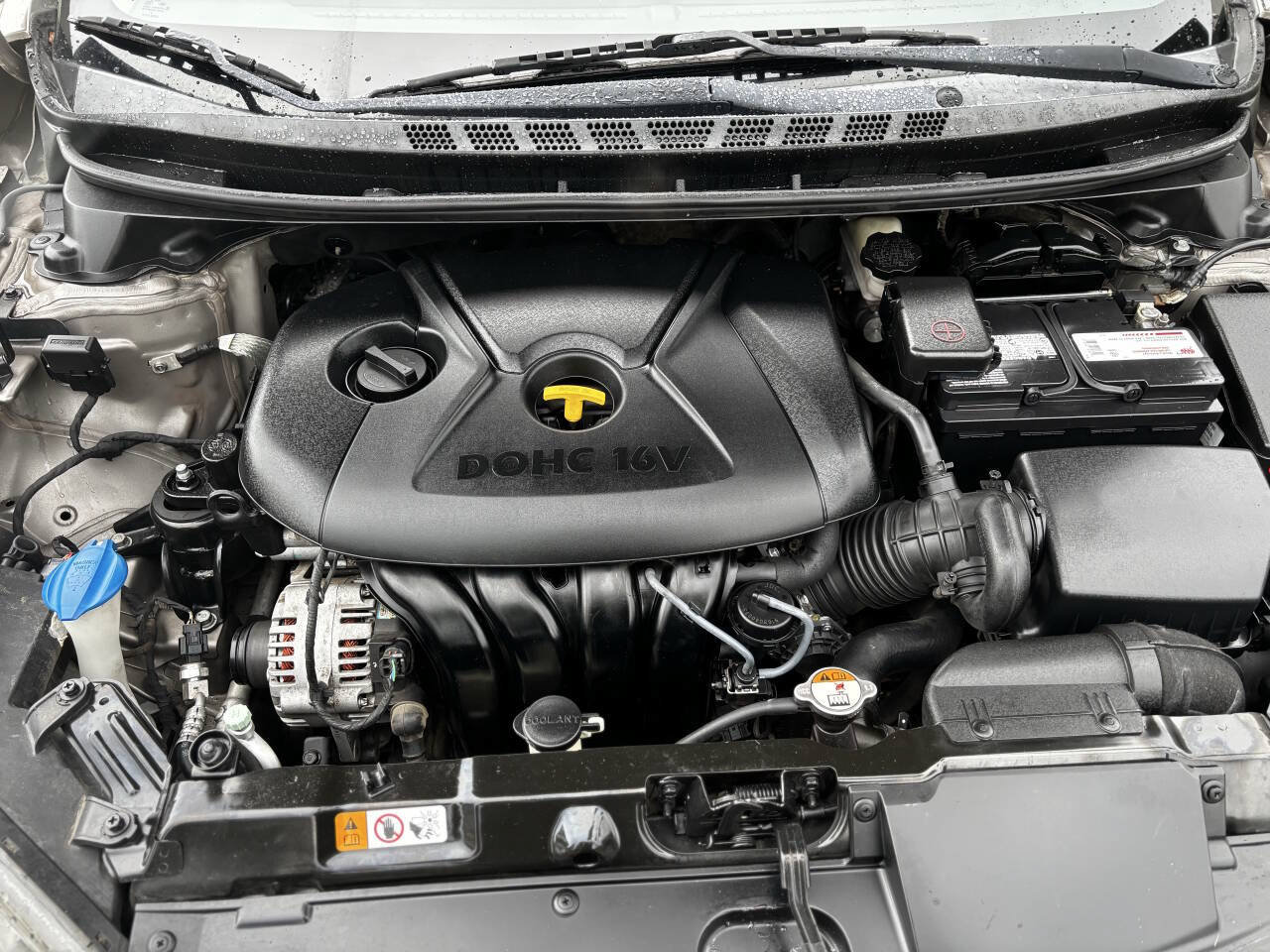 Used 2015 Hyundai Elantra SE FWD image 18
