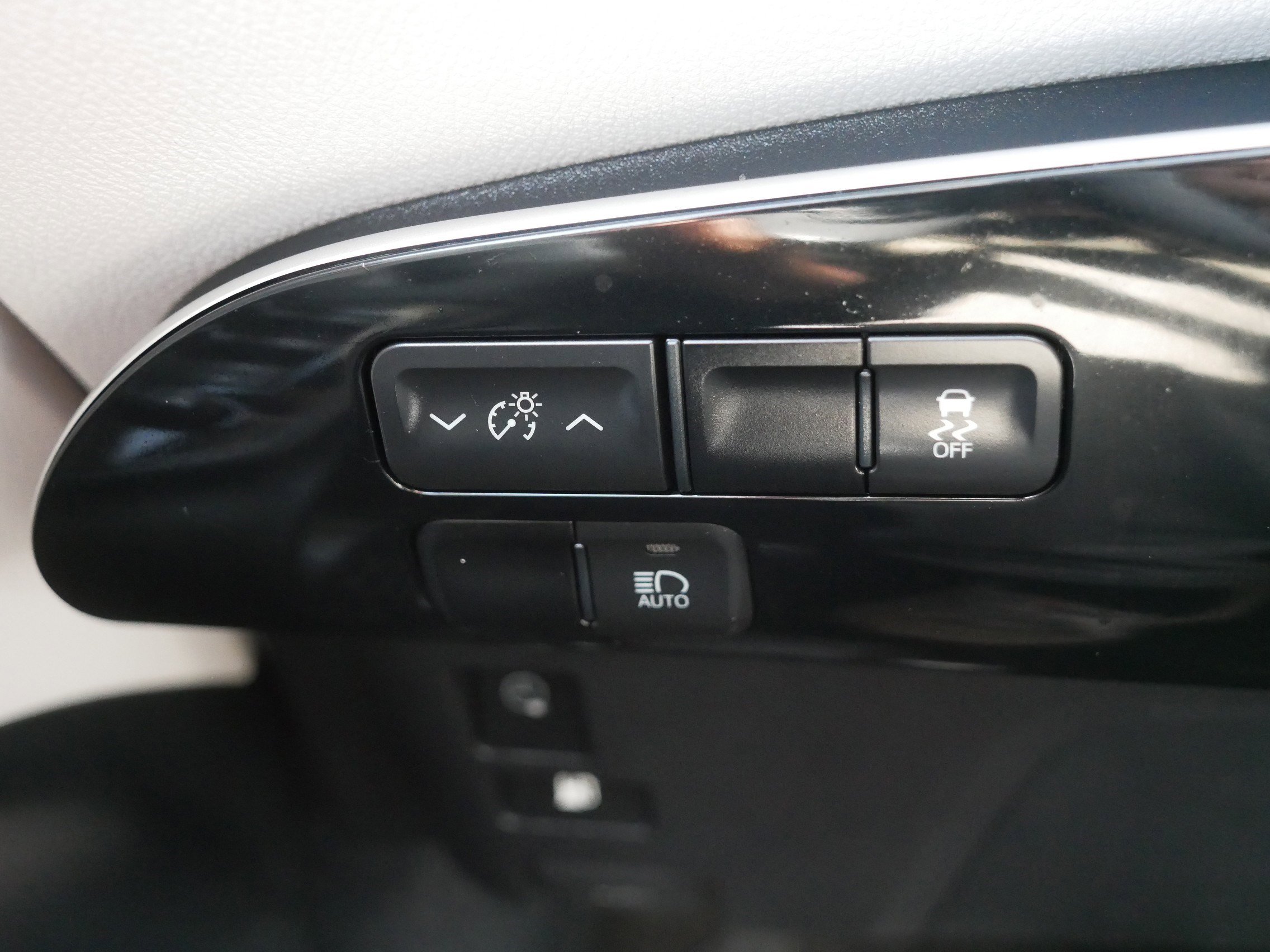 Used 2017 Toyota Prius Prime Plus w/ Carpet Mat Package FWD image 26