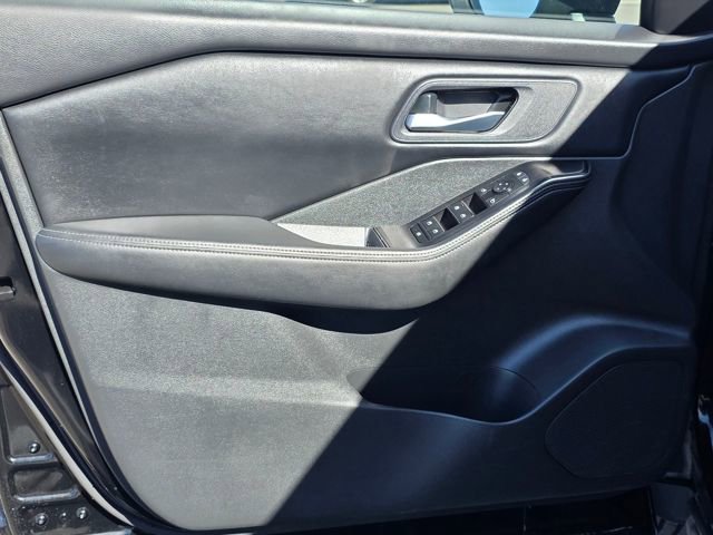 Used 2024 Nissan Rogue SV image 15