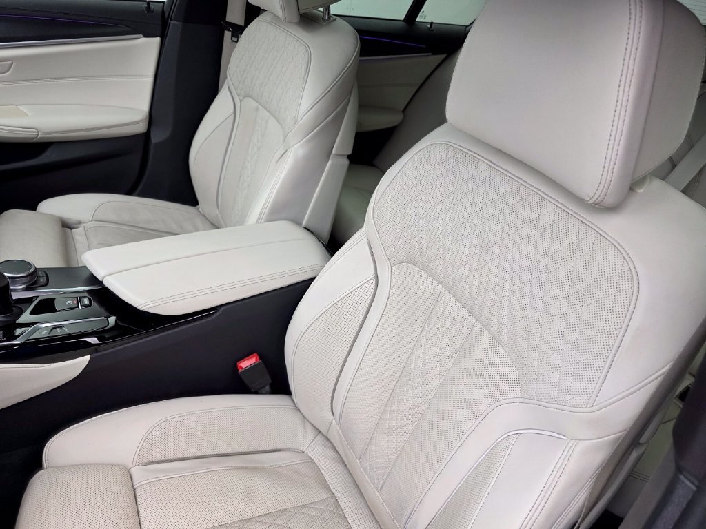 Used 2021 BMW M550i xDrive w/ Premium Package AWD/4WD image 11