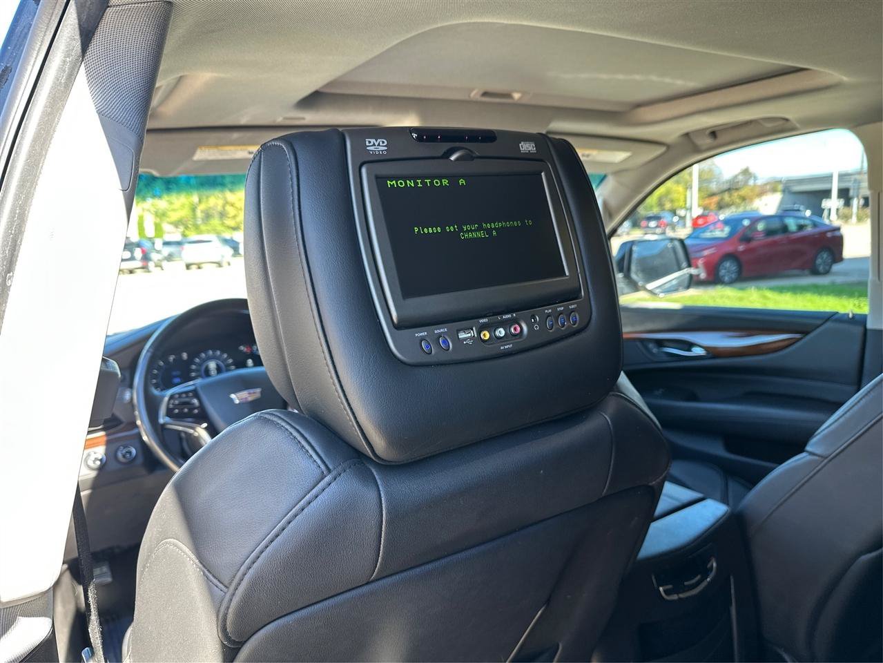 Used 2018 Cadillac Escalade Luxury AWD/4WD image 22