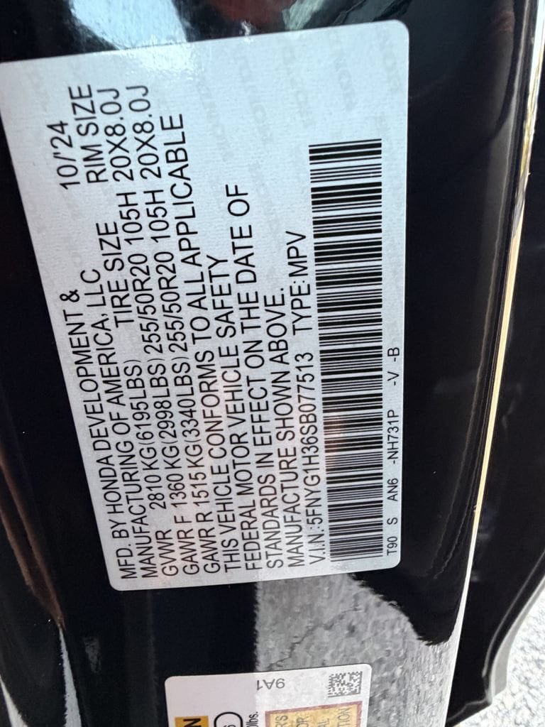 Used 2025 Honda Pilot Sport image 32