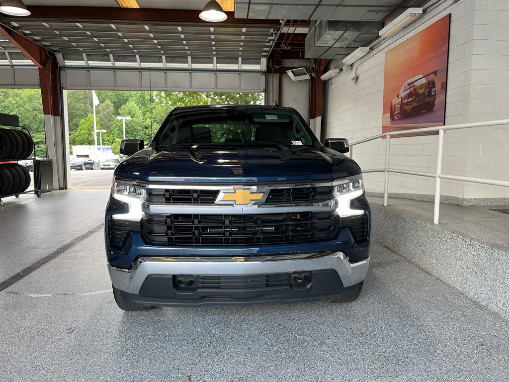 Used 2023 Chevrolet Silverado 1500 LT AWD/4WD image 2