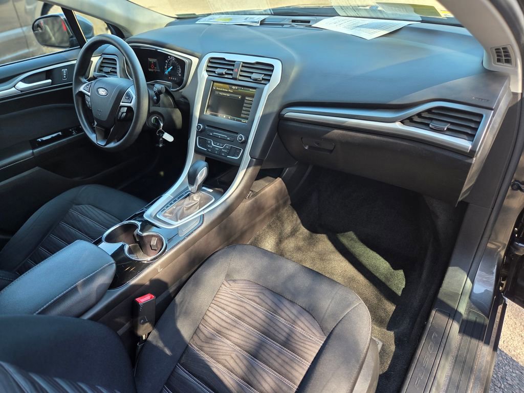 Used 2016 Ford Fusion SE image 23