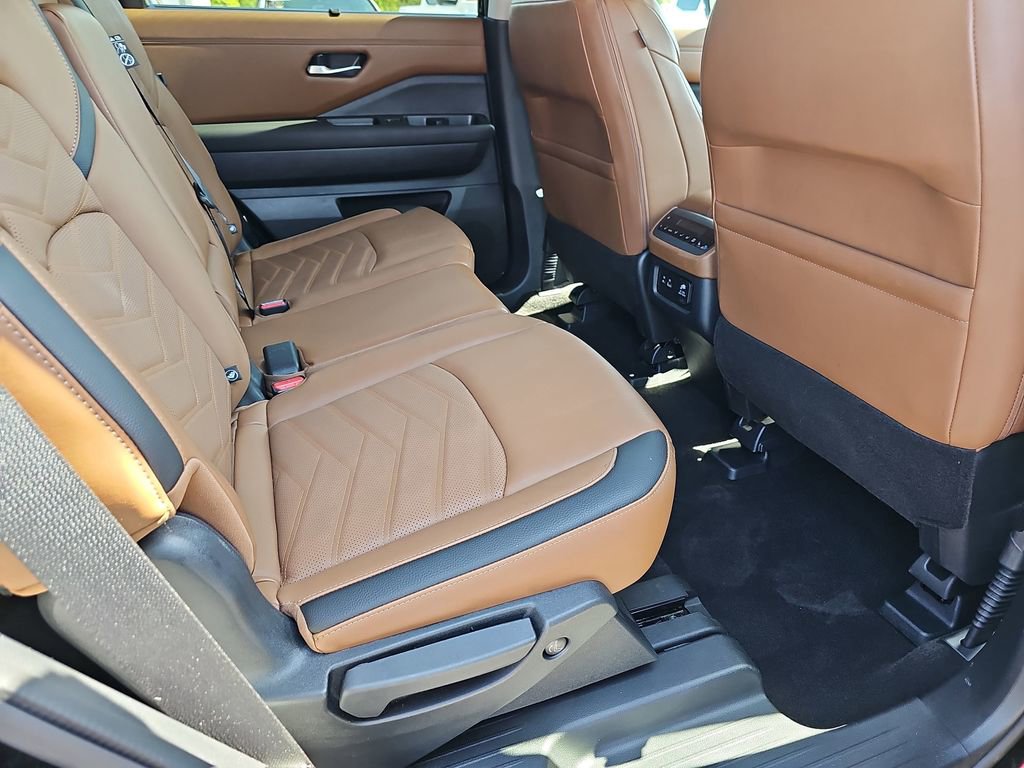Used 2024 Nissan Pathfinder Platinum w/ Cargo Package FWD image 15