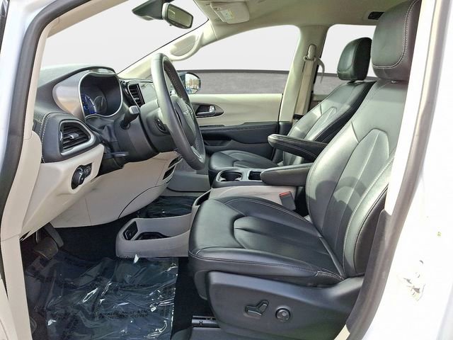 Used 2024 Chrysler Pacifica Select image 23