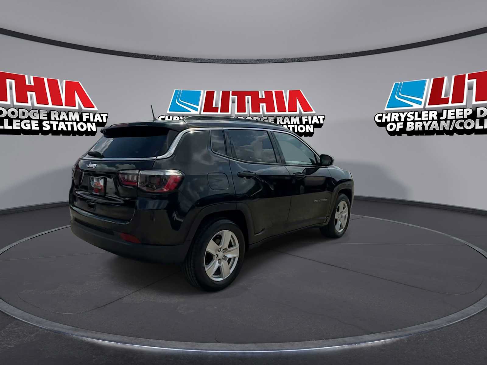 Used 2022 Jeep Compass Latitude FWD image 8