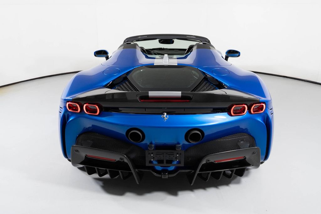 Used 2022 Ferrari SF90 Spider image 28