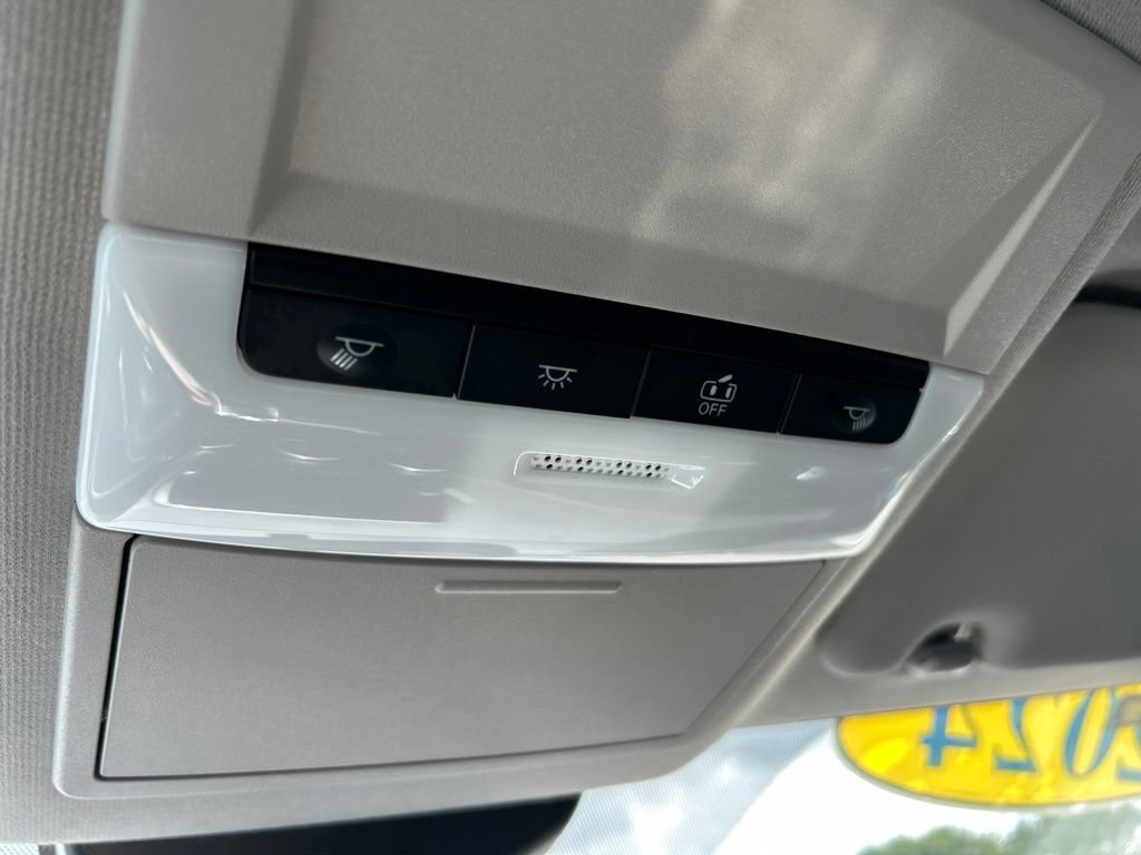 Certified 2024 Nissan Sentra SR FWD image 38