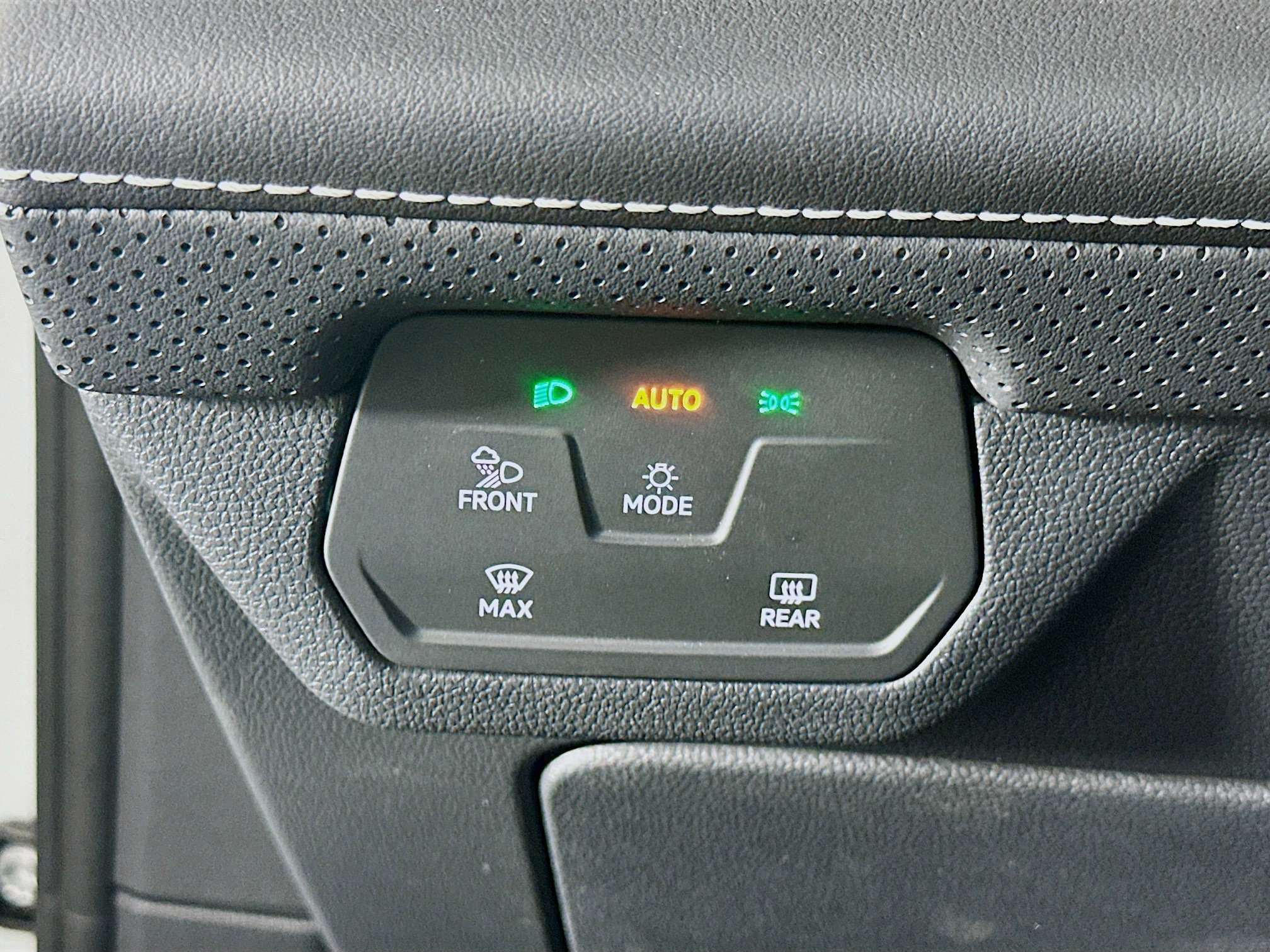 Used 2025 Volkswagen Atlas SE image 17