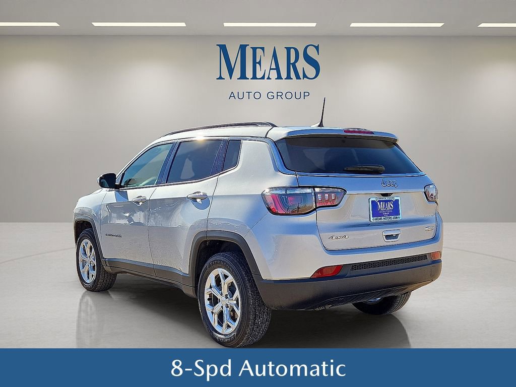 Used 2024 Jeep Compass Latitude image 4