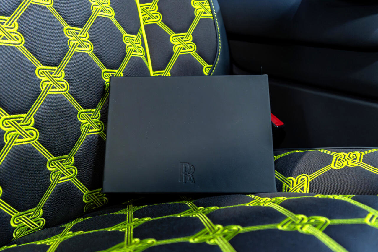 Used 2025 Rolls-Royce Cullinan Black Badge image 35