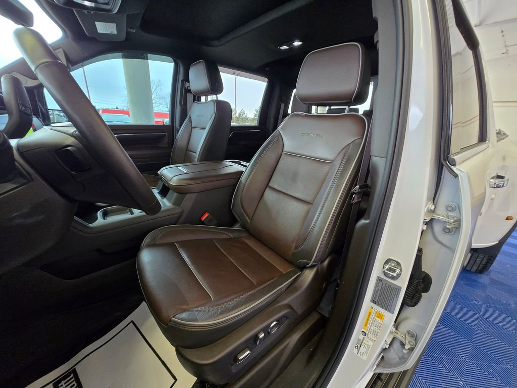 Used 2024 GMC Sierra 3500 Denali w/ Denali Reserve Package image 6