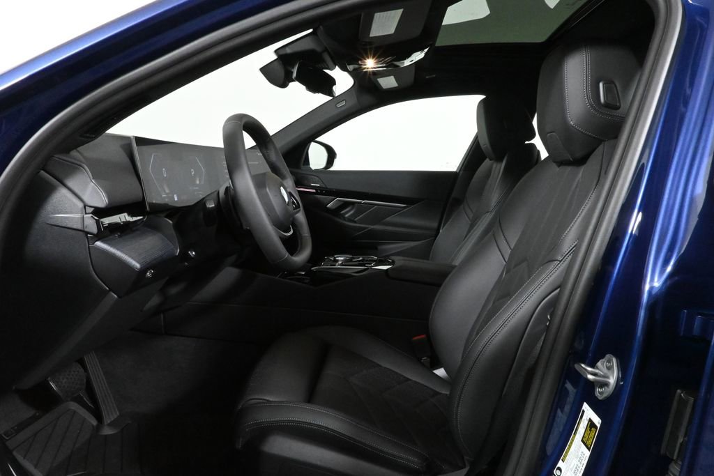 Used 2026 BMW 530i xDrive w/ Premium Package image 3