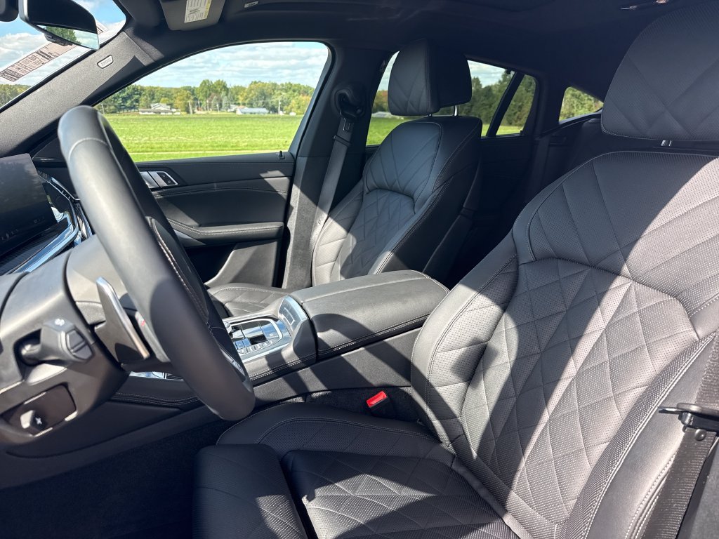 Used 2024 BMW X6 M60i AWD/4WD image 11
