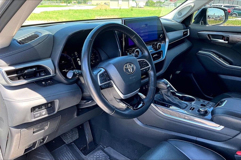 Used 2023 Toyota Highlander Platinum AWD/4WD image 12