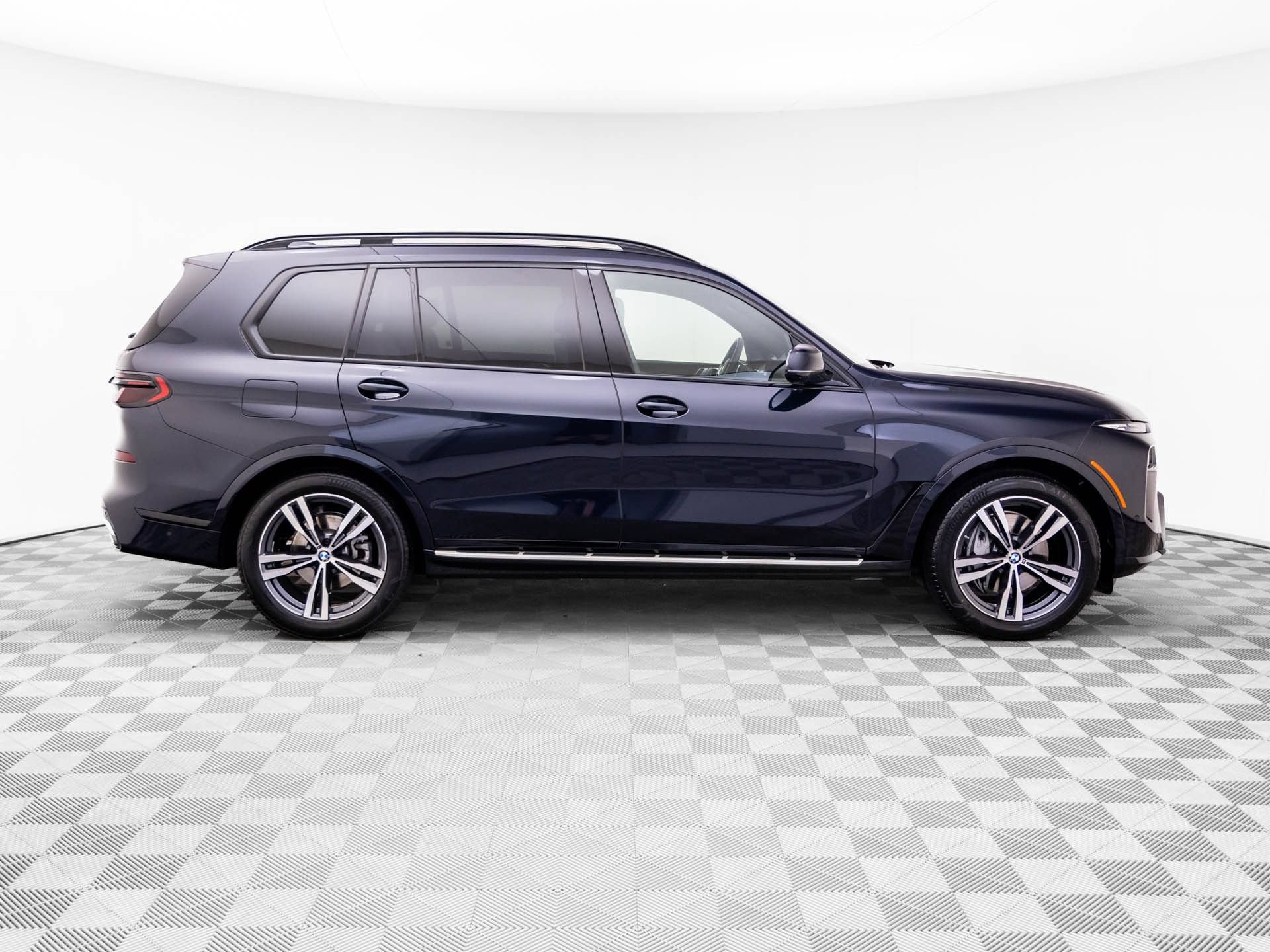 Certified 2026 BMW X7 xDrive40i w/ M Sport Package AWD/4WD image 6