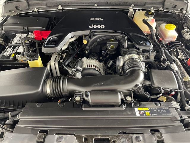 Used 2018 Jeep Wrangler Unlimited Sahara image 20