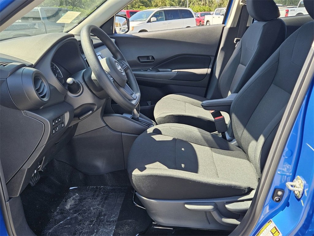 New 2025 Nissan Kicks Play S image 3