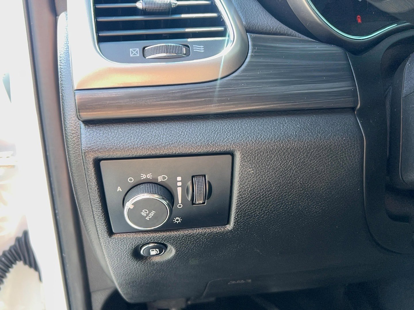 Used 2022 Jeep Grand Cherokee Laredo X AWD/4WD image 13