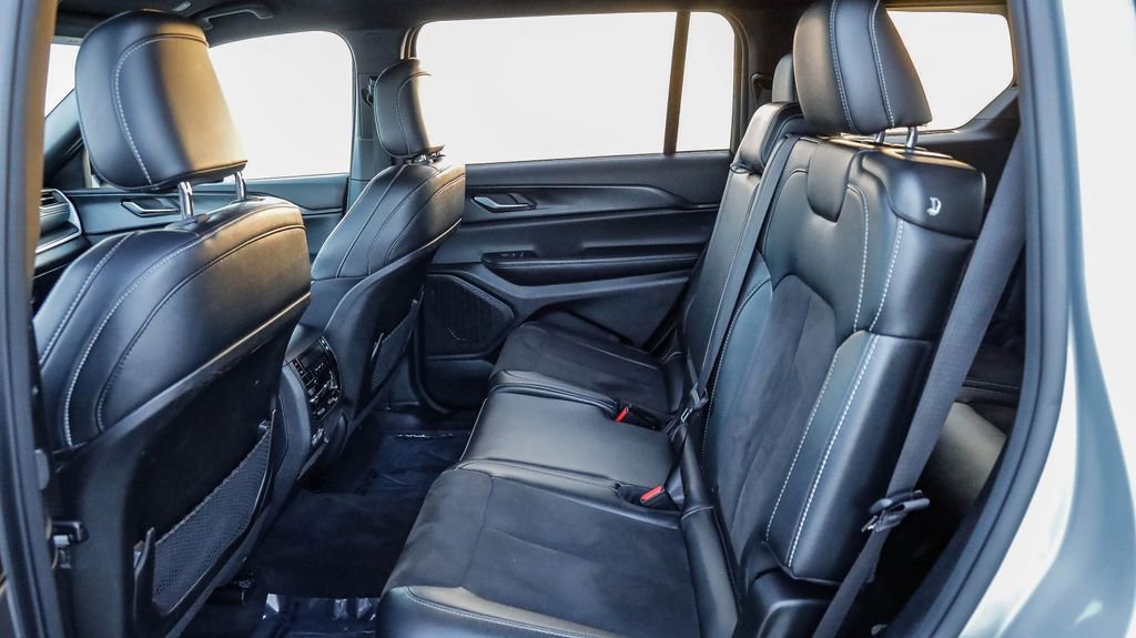 Certified 2024 Jeep Grand Cherokee L Laredo image 22