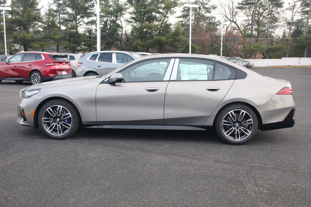 Used 2026 BMW 530i xDrive w/ M Sport Package AWD/4WD image 5