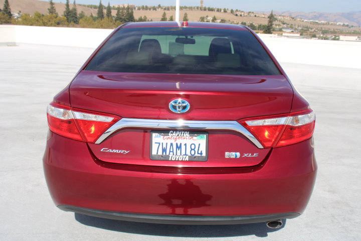Used 2017 Toyota Camry XLE w/ Moonroof Package FWD image 4