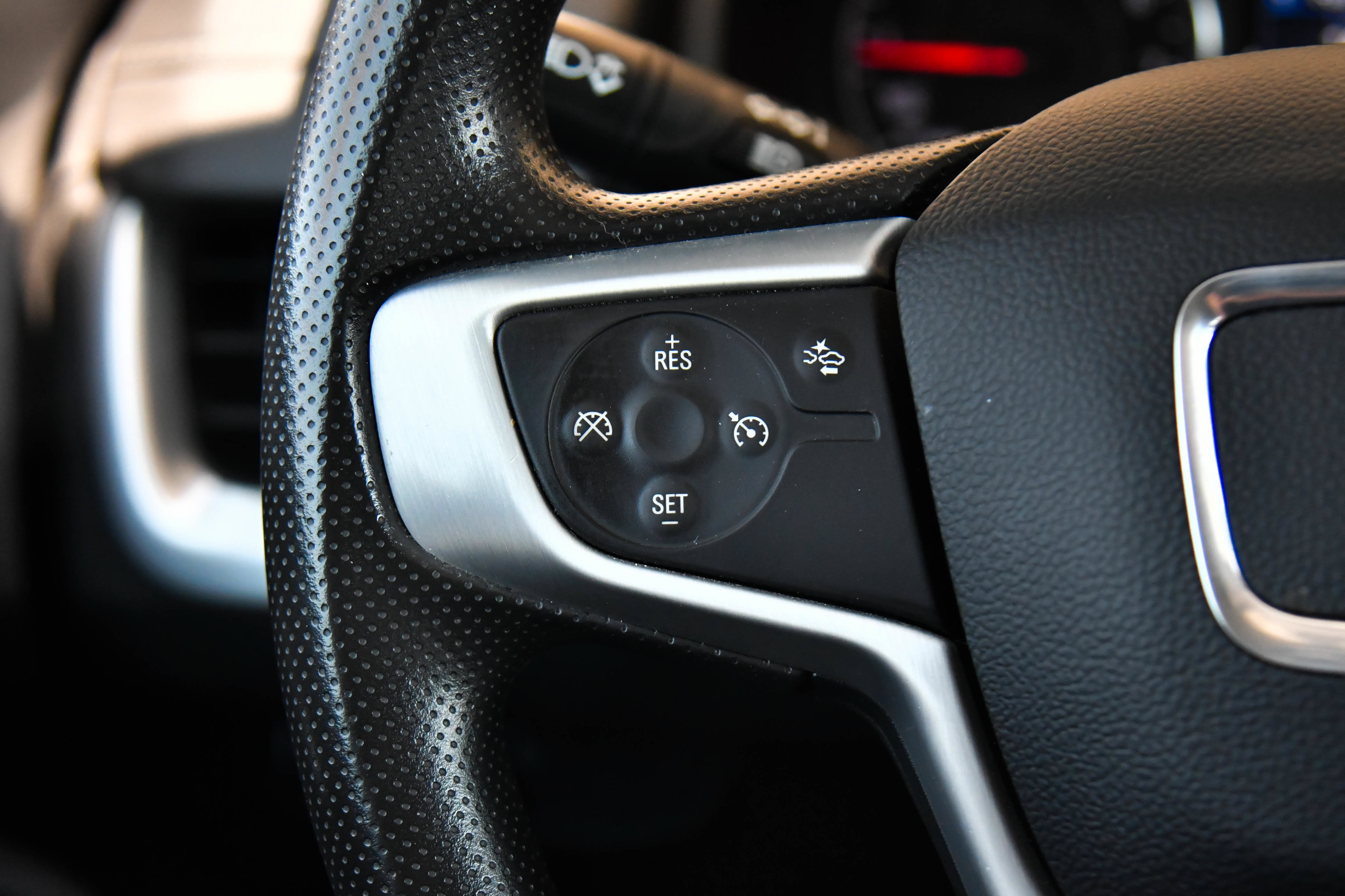 Used 2024 GMC Terrain SLE FWD image 28