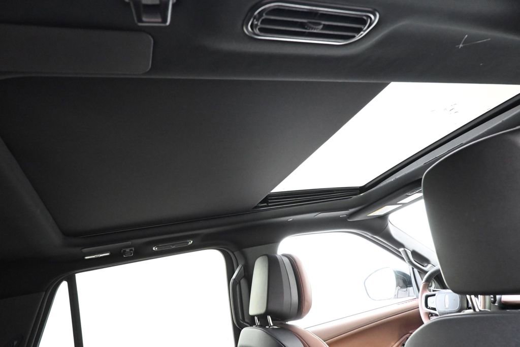 New 2026 Lincoln Navigator L Reserve AWD/4WD image 17