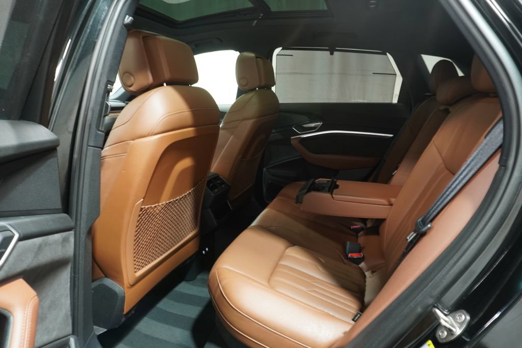 Used 2019 Audi e-tron Prestige w/ Prestige Package AWD/4WD image 15
