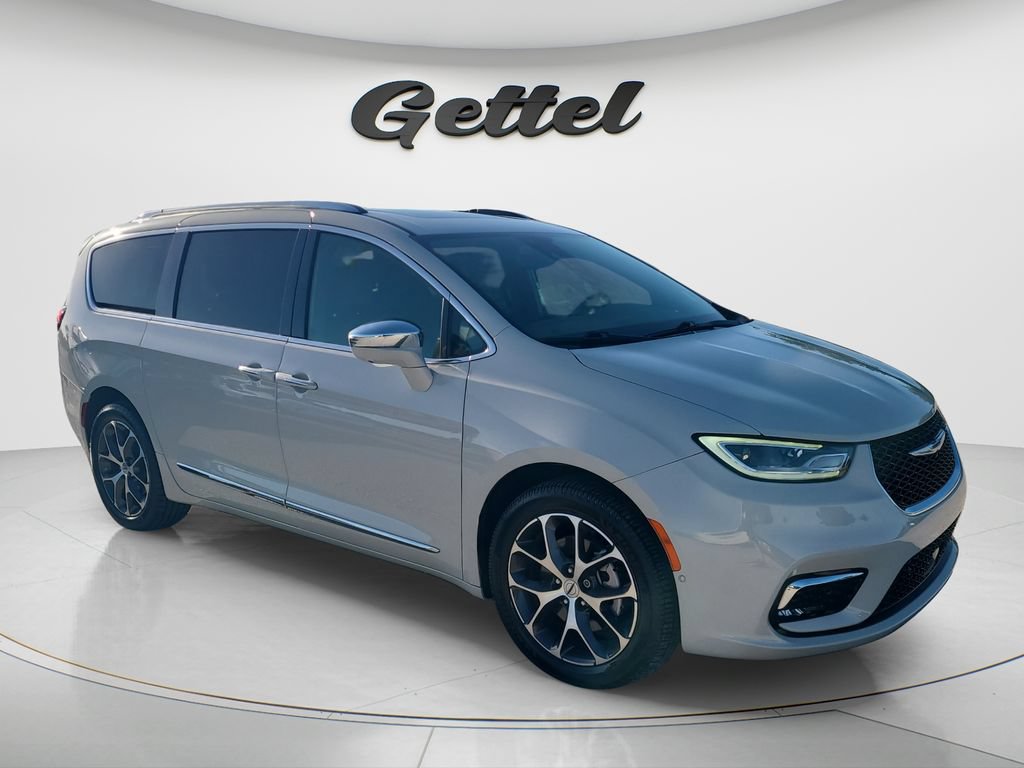 Used 2021 Chrysler Pacifica Limited w/ Premium & Safety Sphere Group AWD/4WD image 3