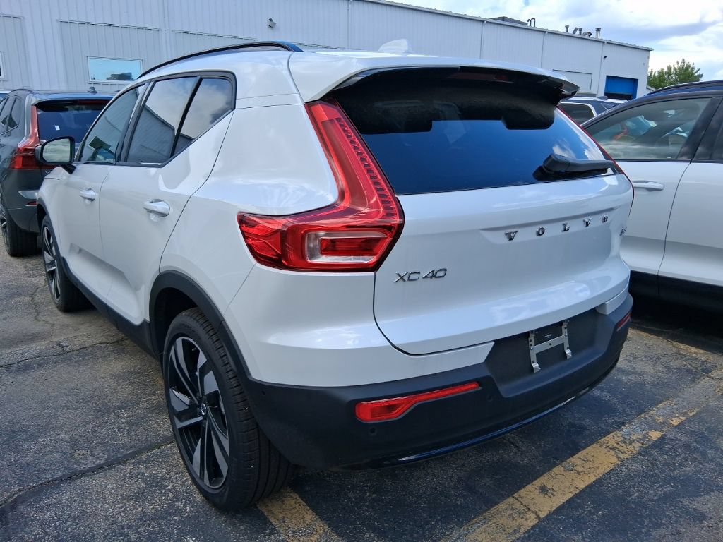 New 2026 Volvo XC40 B5 Plus w/ Protection Package Premier AWD/4WD image 5