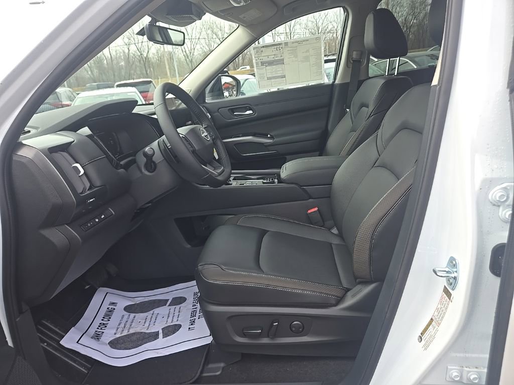 New 2026 Nissan Pathfinder SL image 9