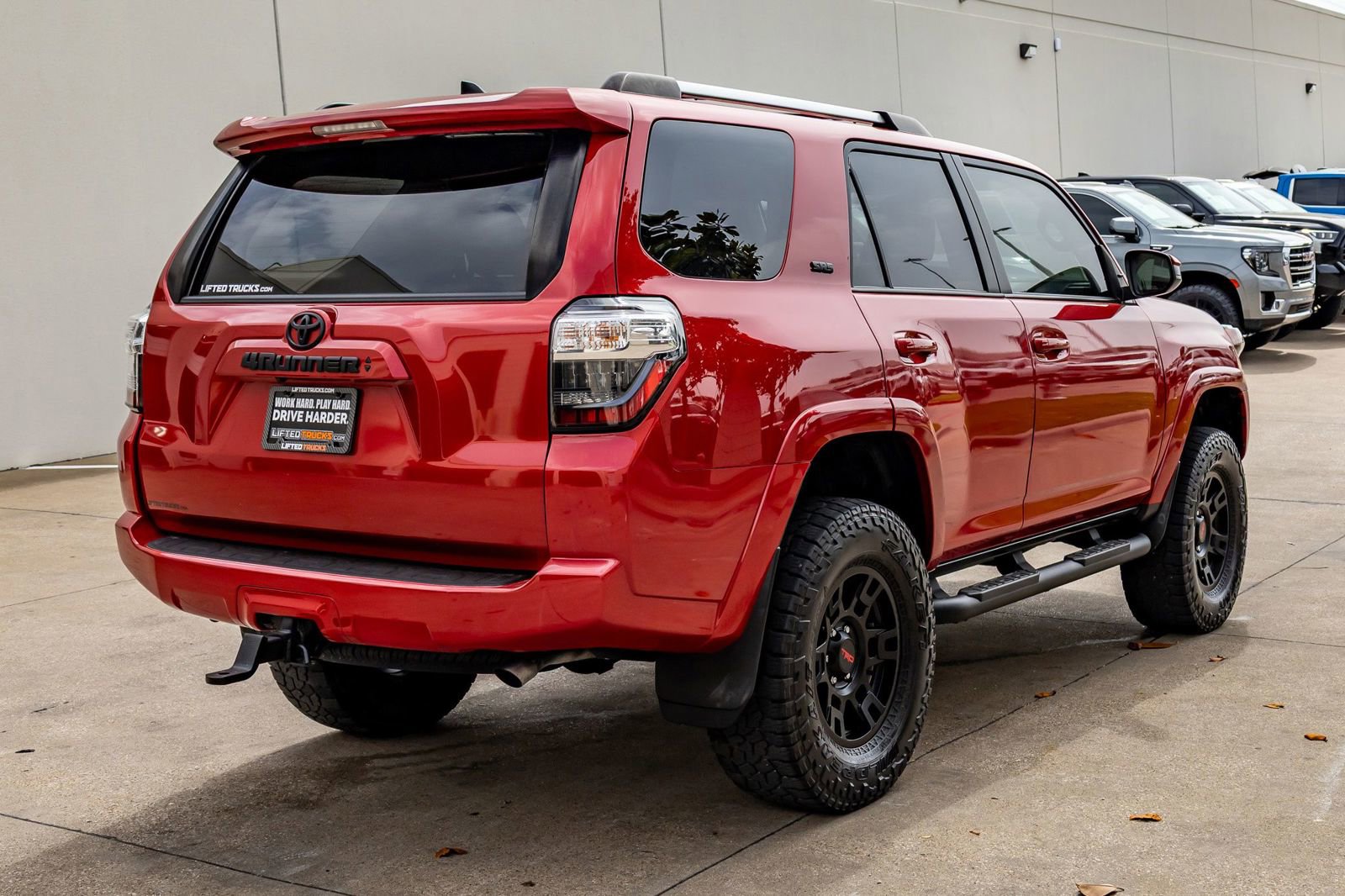 Used 2022 Toyota 4Runner SR5 AWD/4WD image 9
