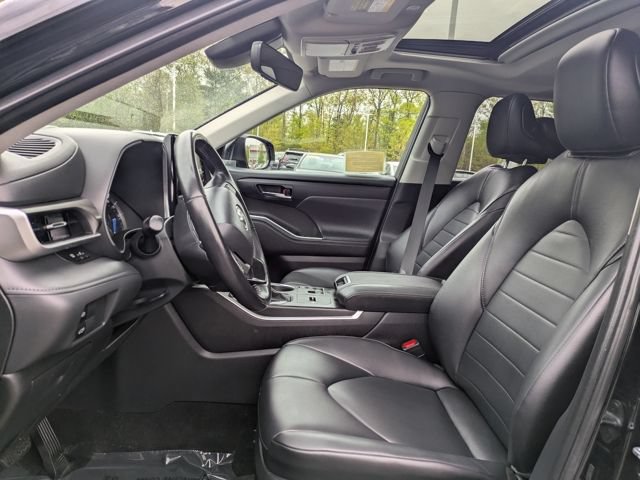 Certified 2024 Toyota Highlander XLE AWD/4WD image 17