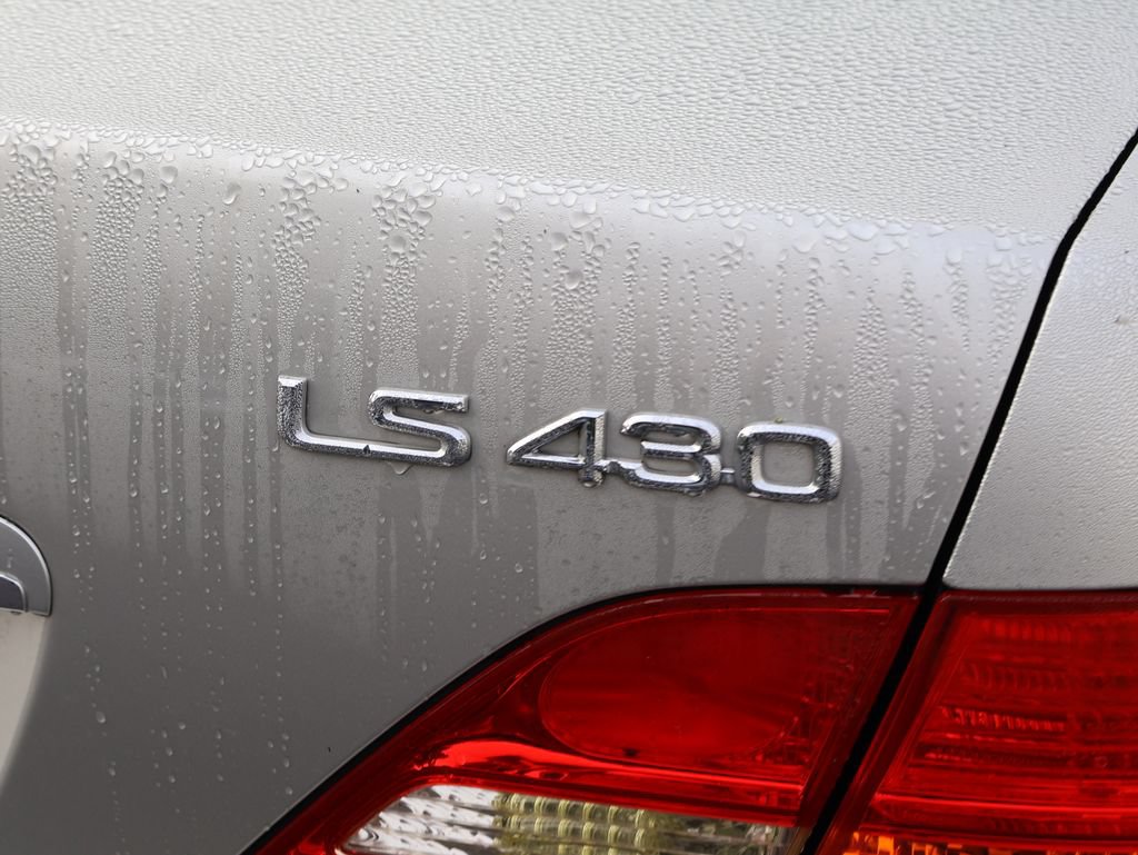 Used 2002 Lexus LS 430 RWD image 8