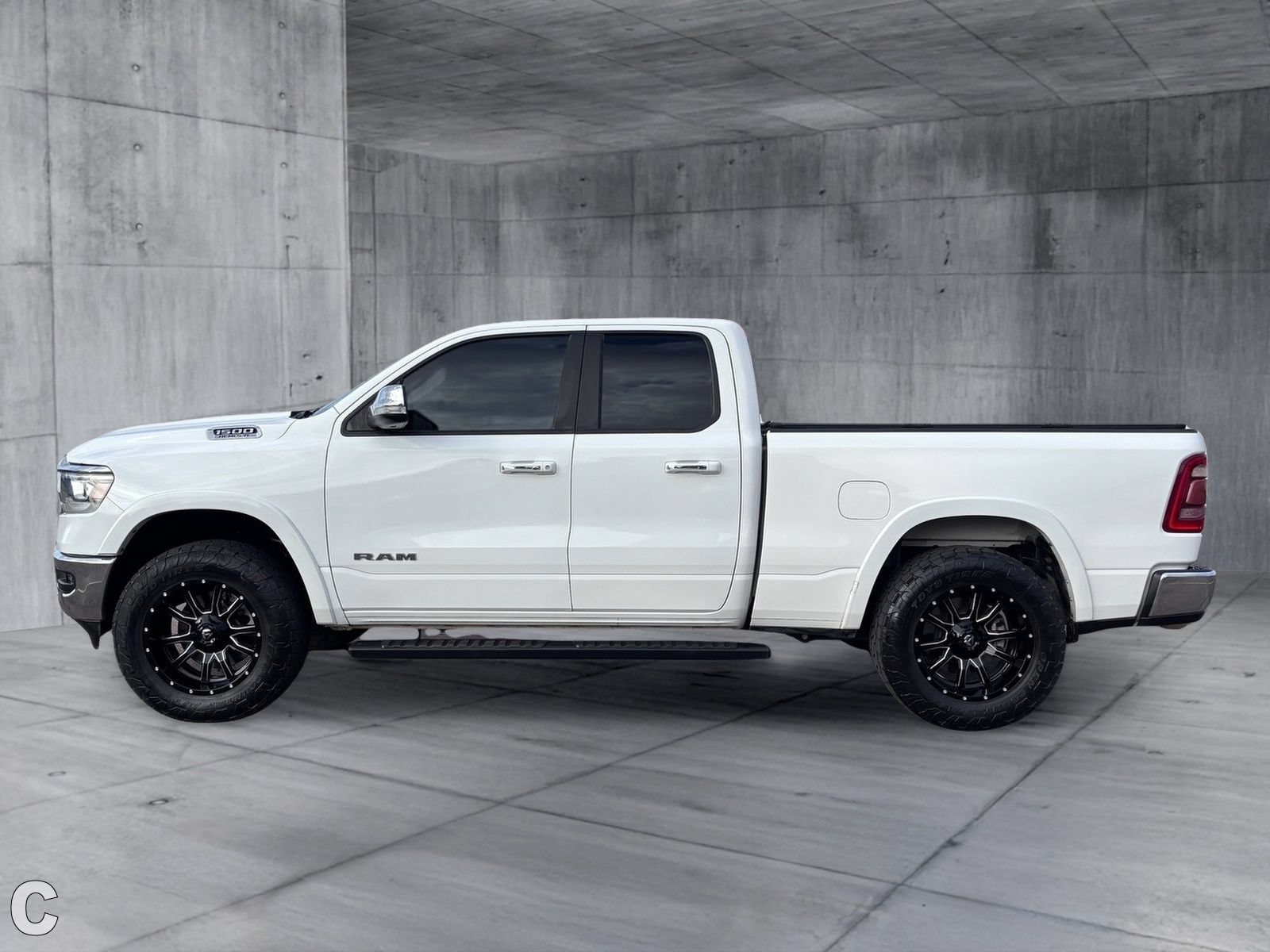 Used 2020 RAM 1500 Laramie RWD image 3