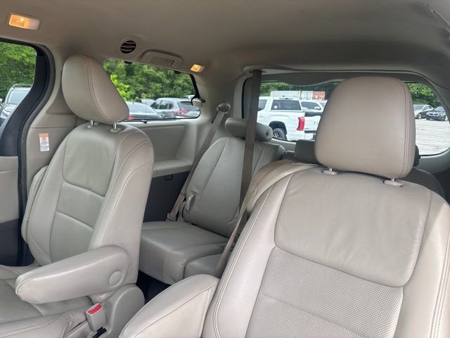 Used 2015 Toyota Sienna LE FWD image 12