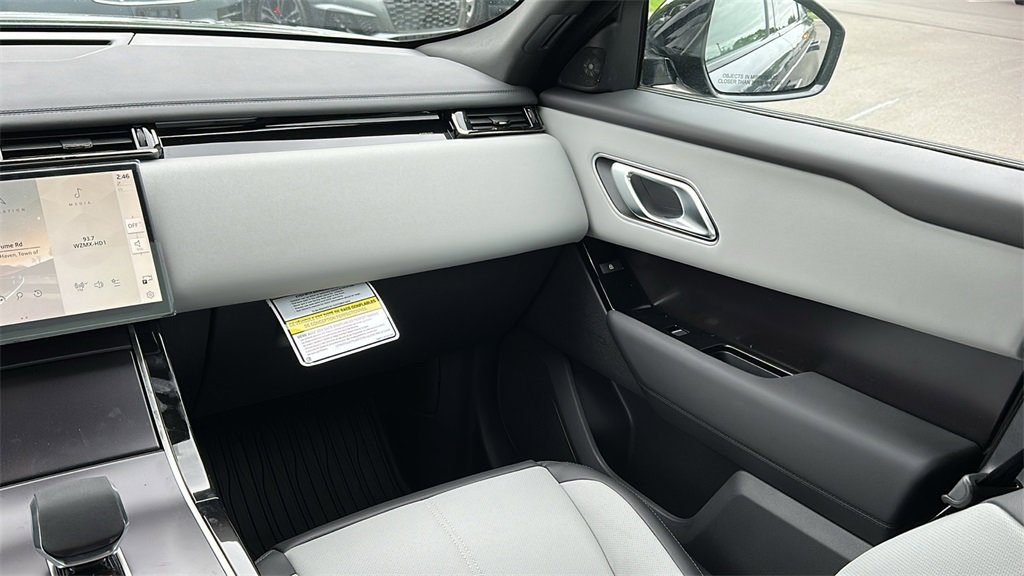 New 2026 Land Rover Range Rover Velar Dynamic SE image 25