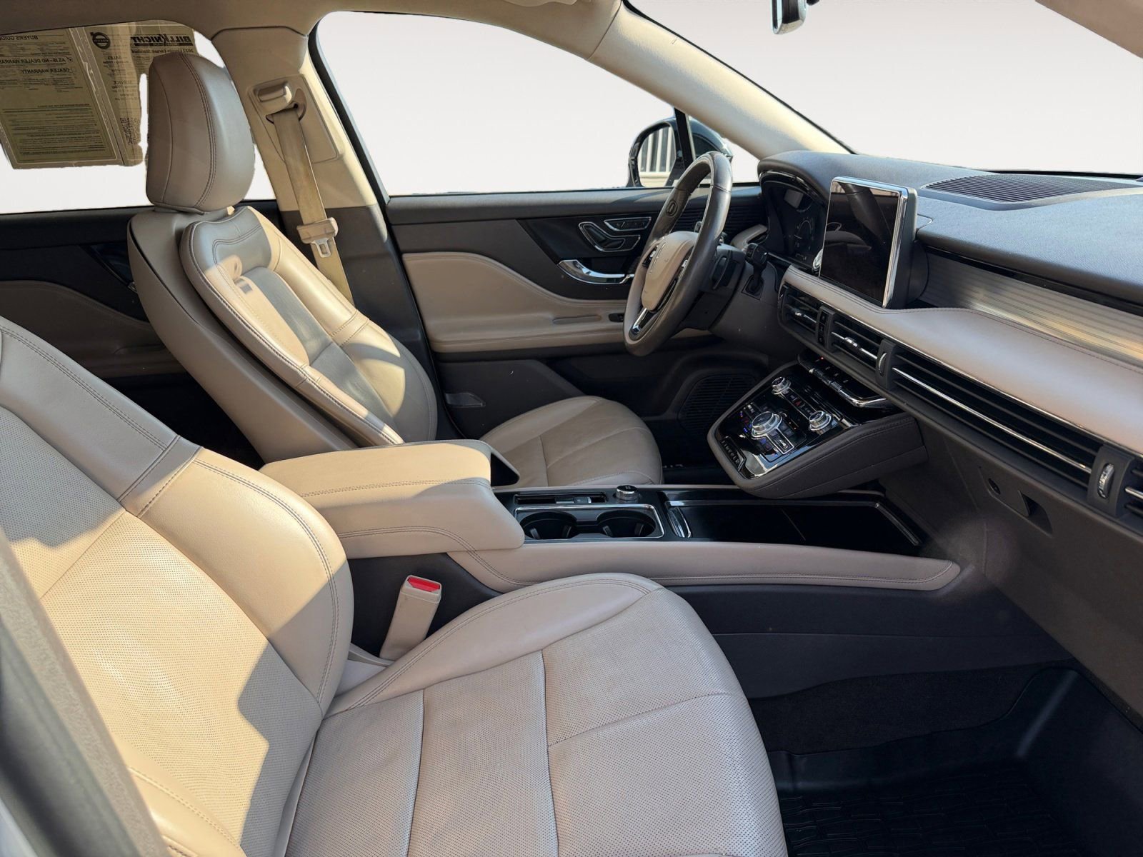 Used 2022 Lincoln Corsair AWD w/ Premium Package image 15