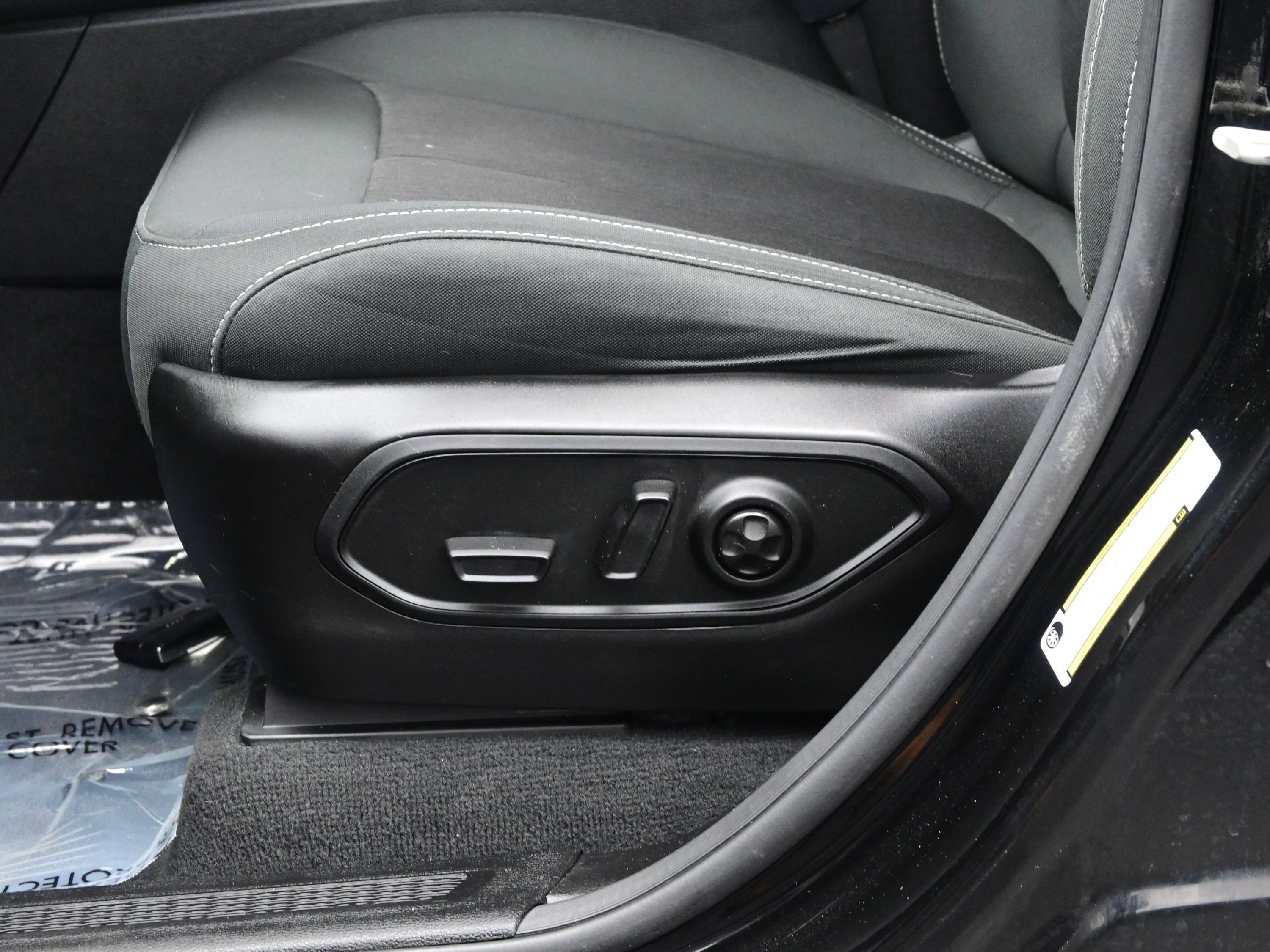 Used 2024 Jeep Grand Cherokee L Laredo image 11