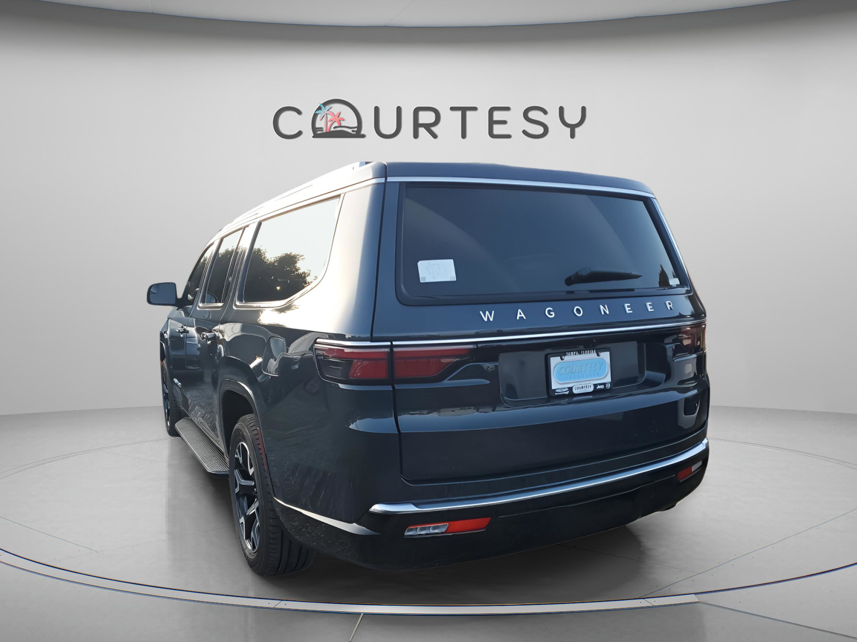 New 2025 Jeep Wagoneer L Series III w/ 8-pass Seating Package image 2