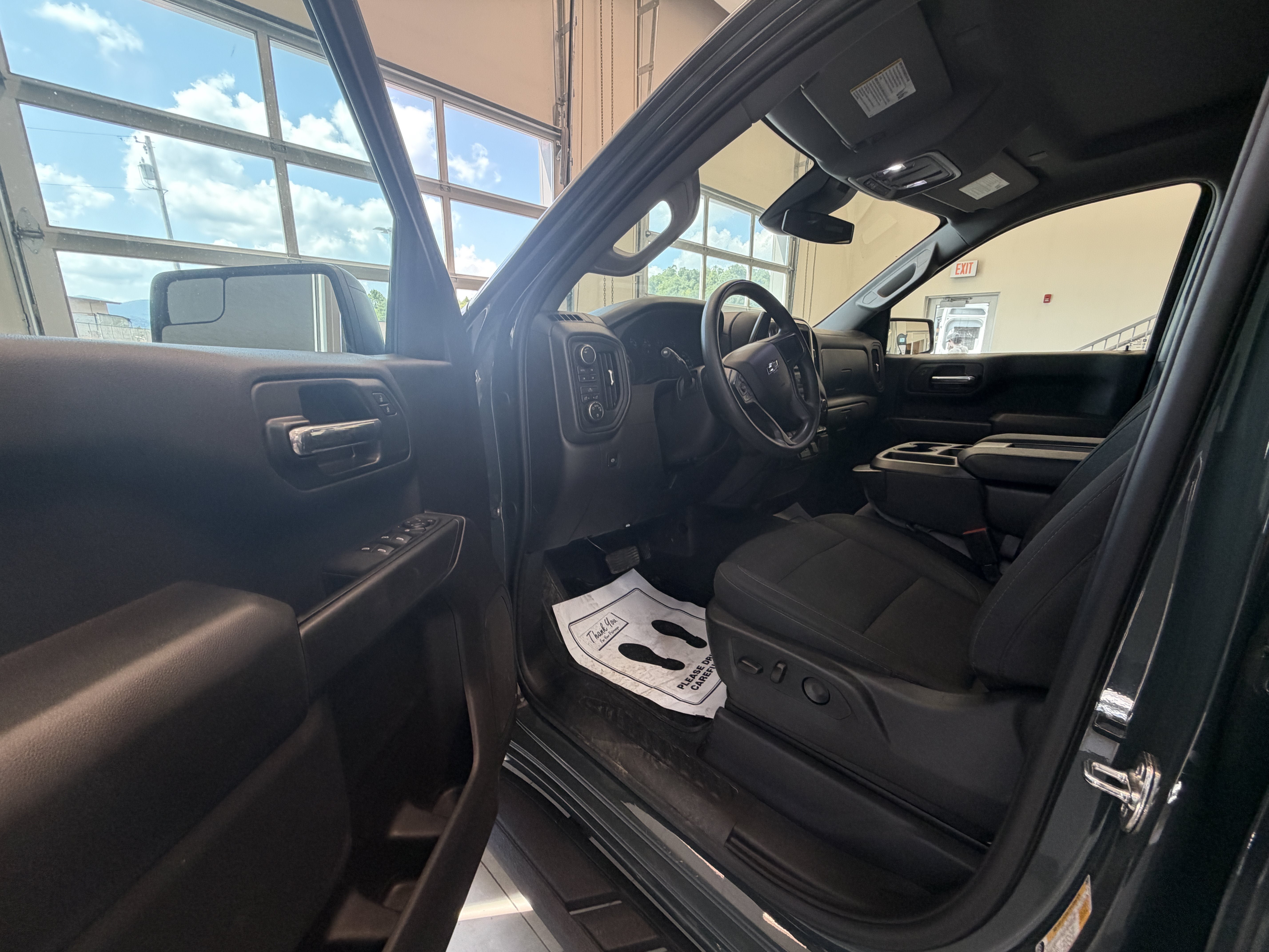 Used 2026 Chevrolet Silverado 1500 Custom Trail Boss w/ LPO, Dark Essentials Package AWD/4WD image 7